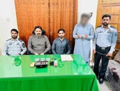 ملتان(میاں فہد شہزاد شہزاد حکیم عرف لوہا پاڑ گرفتار ملتان سوشل میڈیا پر افواہیں اور نفرت انگیز ویڈیوز بنانے کا الزام حکیم شہزاد المعروف لوہا پاڑ کو گرفتار کرلیا ملتان ایف آئی اے سائبر کرائم نے ملزم کے خلاف مقدمہ درج کرکے کارروائی شروع کردی ہے