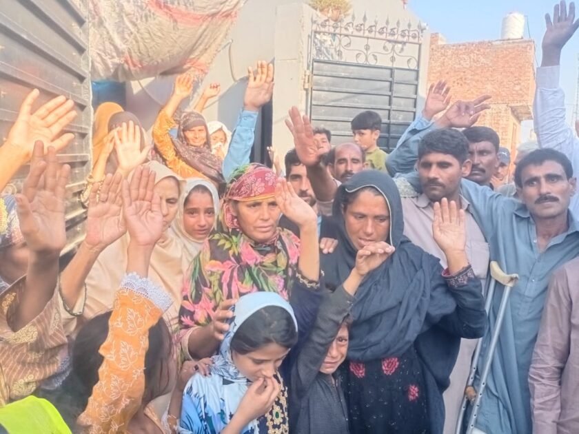 کون دے گا انصاف کون سنے گا غریب کی فریاد کہاں ہے آئی جی پنجاب کہاں ہے وزیر اعلیٰ پنجاب کہاں ہے ڈی پی او قصور جو ہم غریبوں کی فریاد کو سنے اور ہمیں انصاف ملے