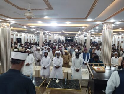 جہانیاں(افتخار ڈھلوں) جہانیاں۔تنظیم العارفین کے زیر اہتمام سالانہ میلاد مصطفیٰ و ختم نبوت کانفرنس کا انعقاد جہانیاں میں اصلاحی جماعت و عالمی تنظیم العارفین یونٹ جہانیاں کی طرف سے سالانہ میلاد مصطفی و ختم نبوت کا انعقاد کیا گیا۔کانفرنس سے خصوصی خطاب علامہ مولانا مفتی منظور حسین سروری قادری صاحب نے فرمایا ۔ جس میں مفتی صاحب نے خطاب کرتے ہوئے