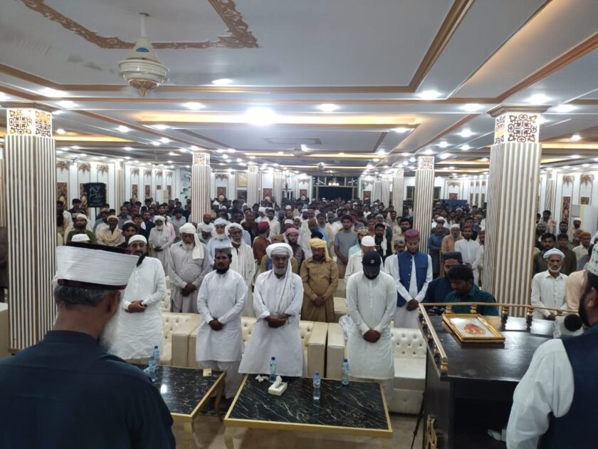 جہانیاں(افتخار ڈھلوں) جہانیاں۔تنظیم العارفین کے زیر اہتمام سالانہ میلاد مصطفیٰ و ختم نبوت کانفرنس کا انعقاد جہانیاں میں اصلاحی جماعت و عالمی تنظیم العارفین یونٹ جہانیاں کی طرف سے سالانہ میلاد مصطفی و ختم نبوت کا انعقاد کیا گیا۔کانفرنس سے خصوصی خطاب علامہ مولانا مفتی منظور حسین سروری قادری صاحب نے فرمایا ۔ جس میں مفتی صاحب نے خطاب کرتے ہوئے