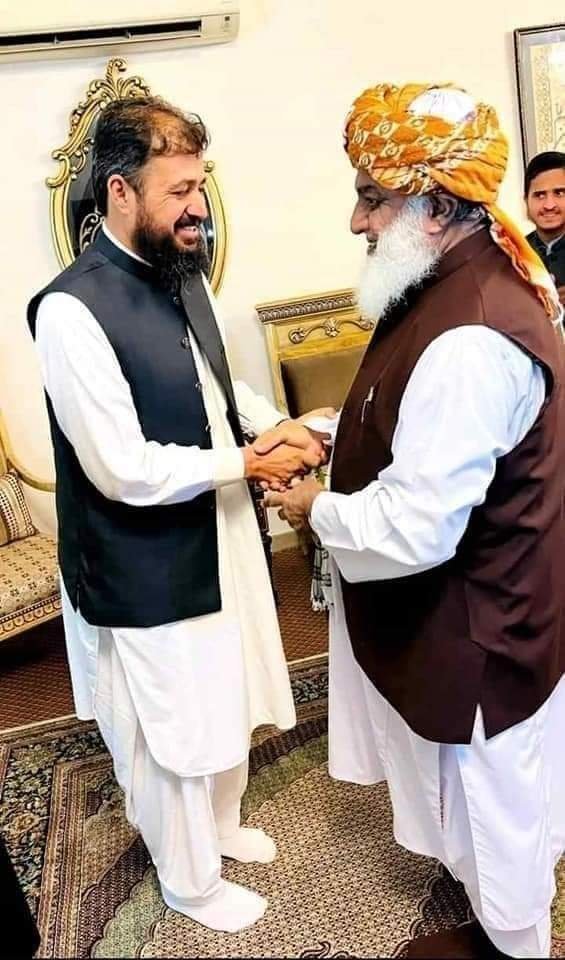 قلعہ عبداللہ( عبدالہادی گلستان سے عبدالصمد اچکزئ رپورٹ کے مطابق جمعیت علماء اسلام کے مرکزی رہنما قومی مشر سنیٹر شکور خان اچکزئ کو اپنے بڑے بیٹے مسعود خان اچکزئ کے ساتھ اغوا کر لیا گیا