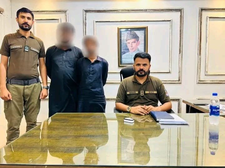 فیصل آباد (میاں ندیم صفدر فیصل آباد کے علاقہ مدینہ ٹاؤن میں مرغی چوری کرنے پر تشدد کرنے کا معاملہ، سی پی او فیصل آباد کامران عادل نے واقعہ کا نوٹس لیتے ہوئے ایس پی مدینہ ٹاؤن سے فوری واقع کی رپورٹ طلب کی